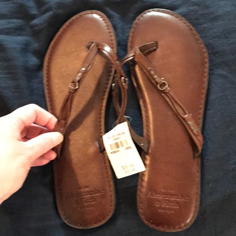 NWT Abercrombie & Fitch Leather Flip Fops